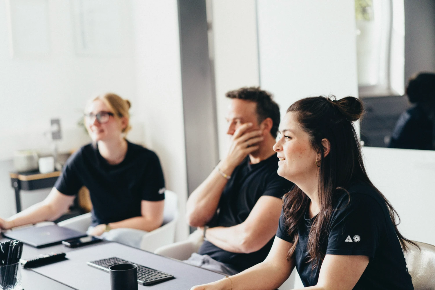 Strategic team meeting at SCHAU & HORCH – Corporate Design Development